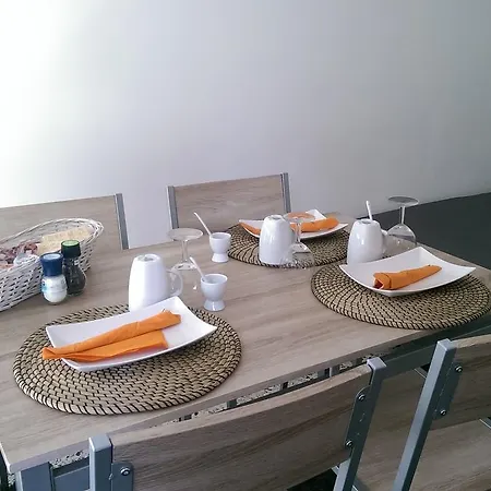 Bed & Breakfast Mambo At The Beach *